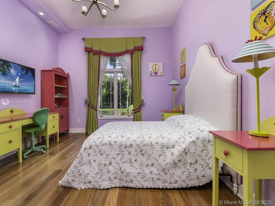 Recently Rented: $13,000 (6 beds, 6 baths, 4917 Square Feet)