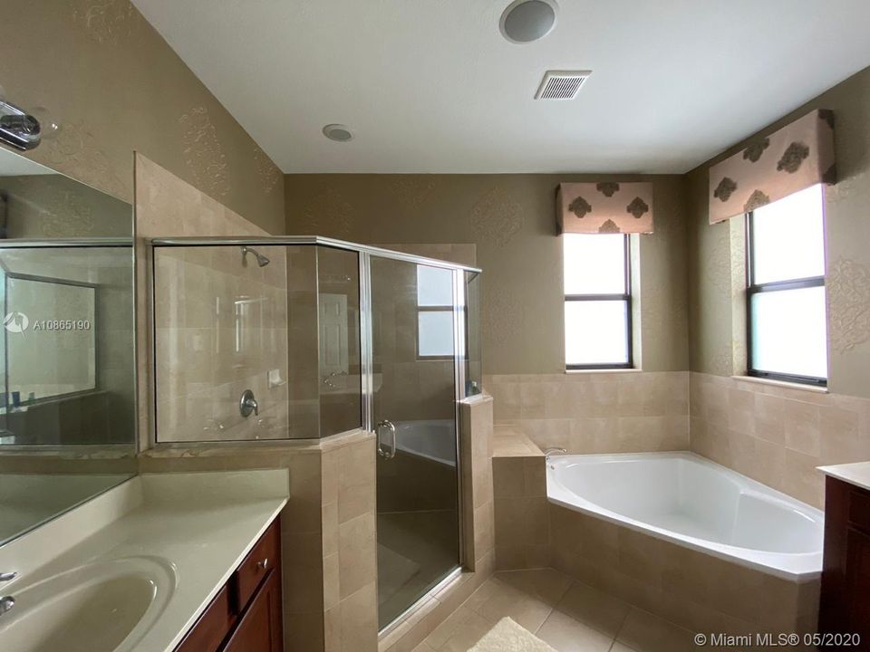 最近租的: $3,500 (5 贝兹, 4 浴室, 2759 平方英尺)