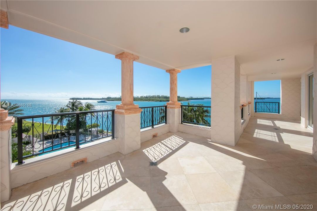 Recently Sold: $4,695,000 (4 beds, 4 baths, 4109 Square Feet)