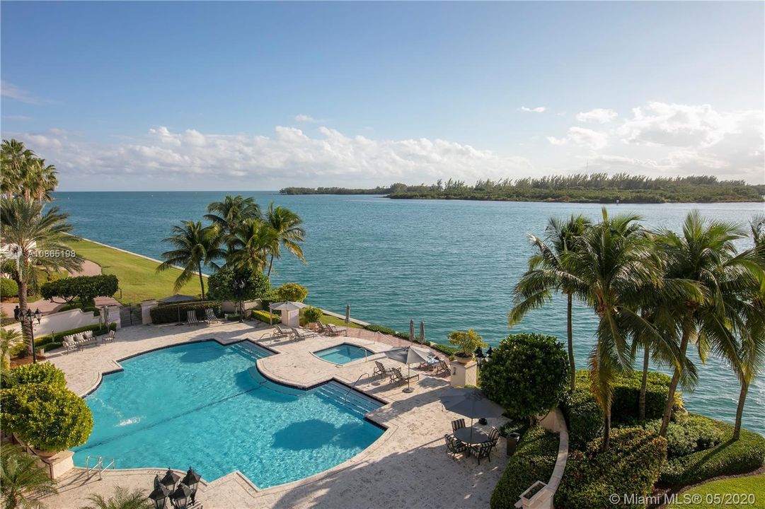 Recently Sold: $4,695,000 (4 beds, 4 baths, 4109 Square Feet)