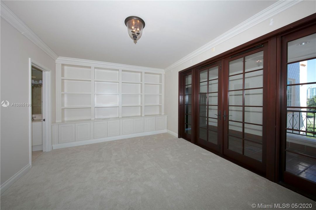 Recently Sold: $4,695,000 (4 beds, 4 baths, 4109 Square Feet)