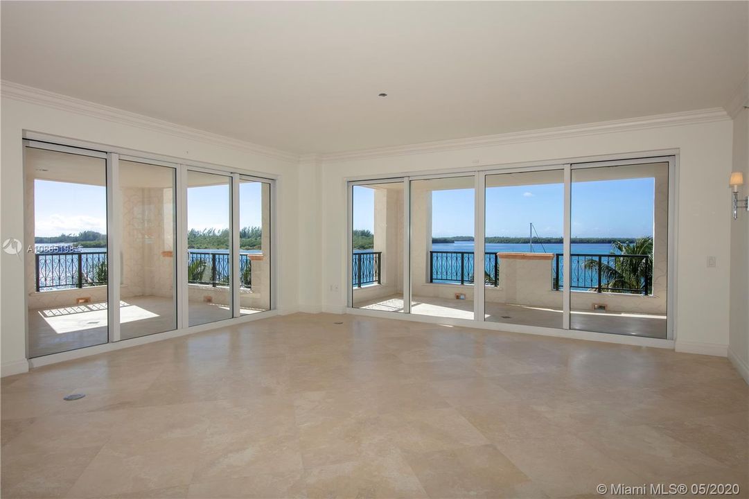 Recently Sold: $4,695,000 (4 beds, 4 baths, 4109 Square Feet)