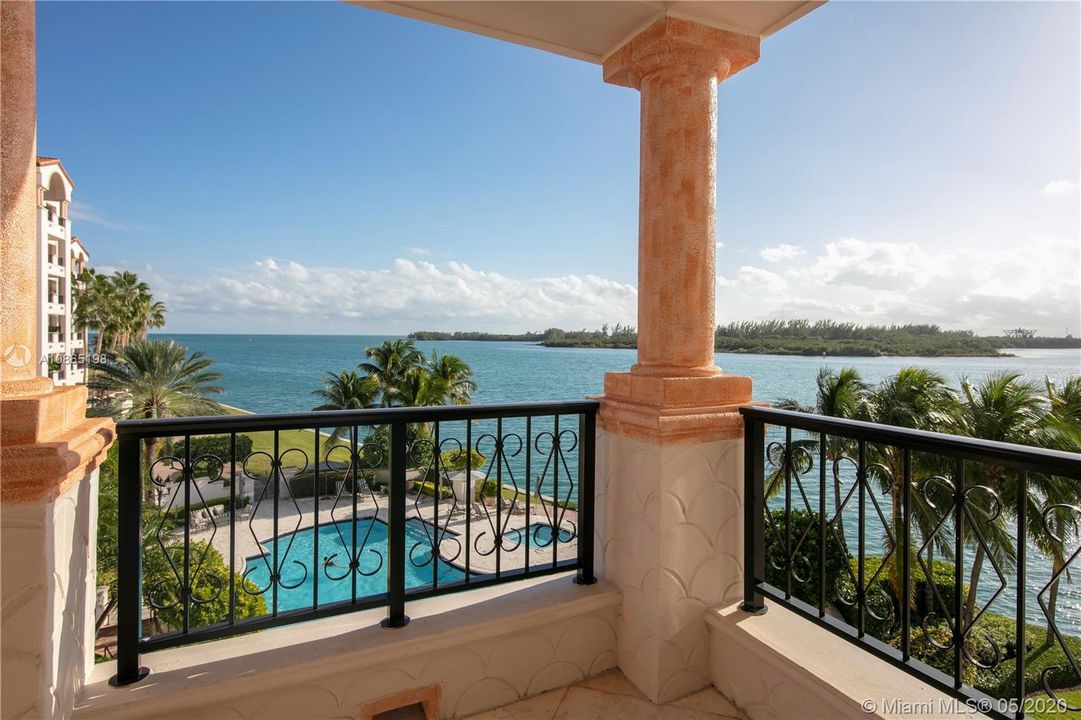 Recently Sold: $4,695,000 (4 beds, 4 baths, 4109 Square Feet)