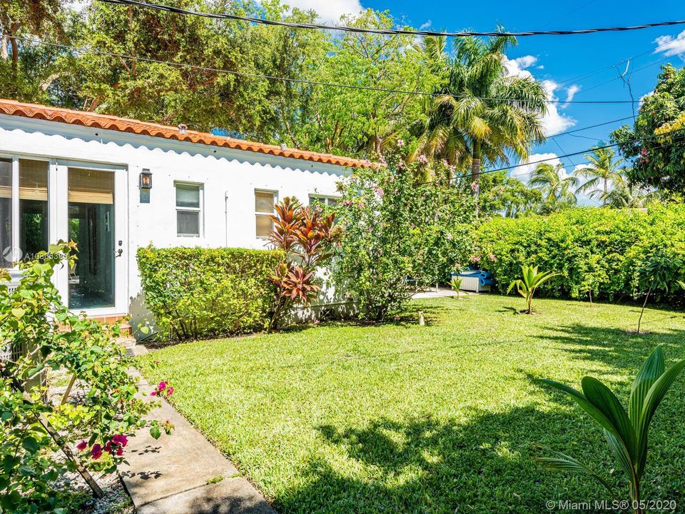 Recently Sold: $779,000 (3 beds, 2 baths, 1830 Square Feet)