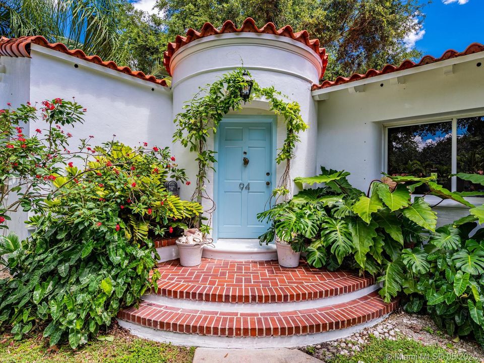 Recently Sold: $779,000 (3 beds, 2 baths, 1830 Square Feet)