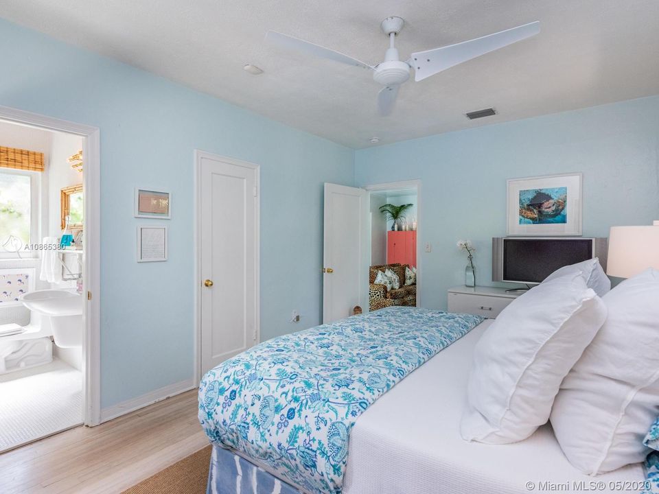 Recently Sold: $779,000 (3 beds, 2 baths, 1830 Square Feet)