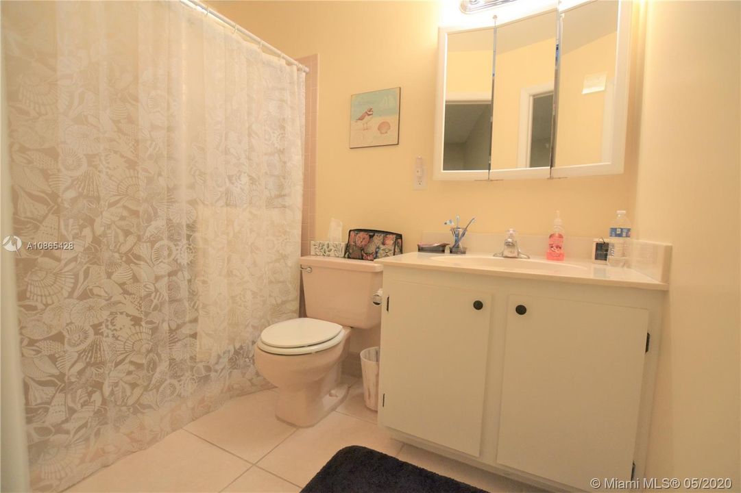 Recently Sold: $129,000 (2 beds, 2 baths, 999 Square Feet)