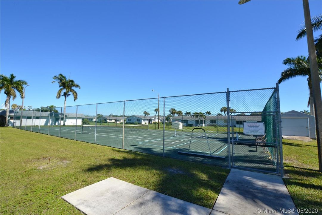 Recently Sold: $129,000 (2 beds, 2 baths, 999 Square Feet)