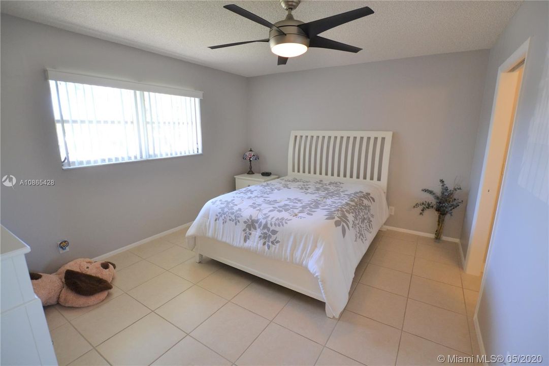Recently Sold: $129,000 (2 beds, 2 baths, 999 Square Feet)