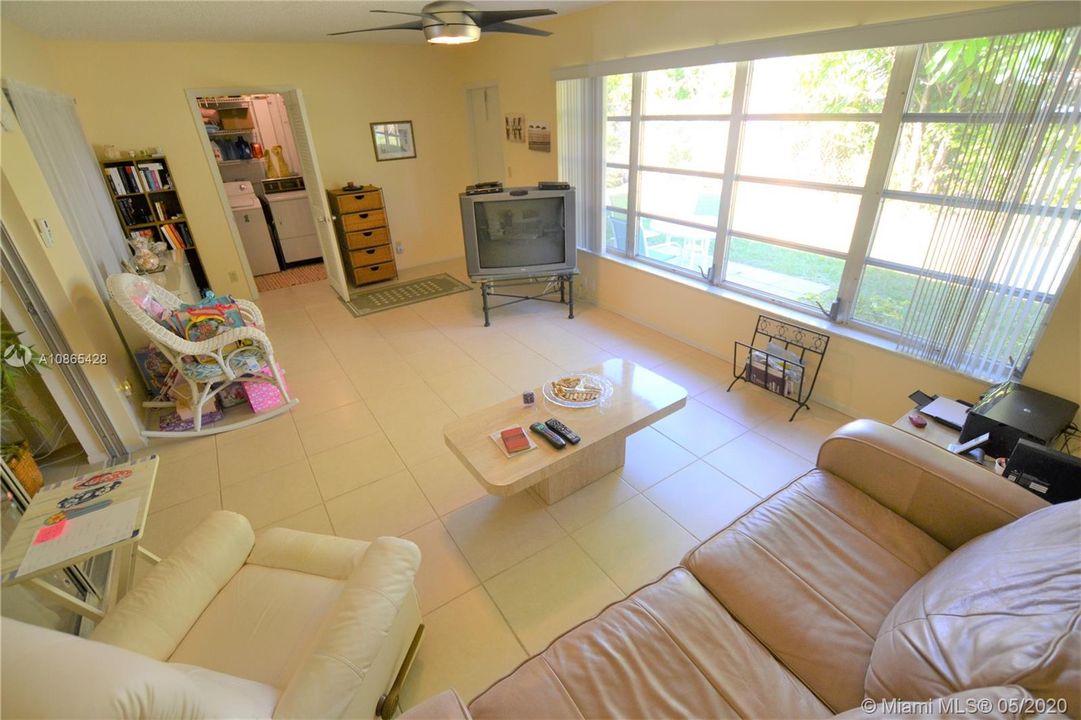 Recently Sold: $129,000 (2 beds, 2 baths, 999 Square Feet)