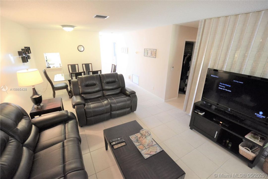 Recently Sold: $129,000 (2 beds, 2 baths, 999 Square Feet)