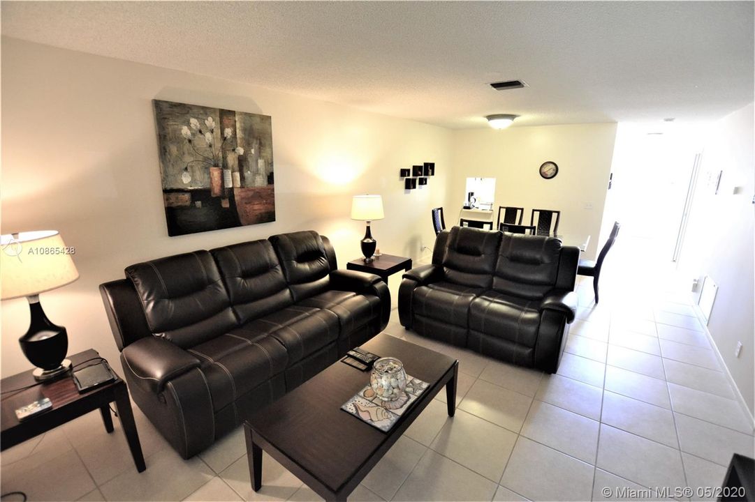 Recently Sold: $129,000 (2 beds, 2 baths, 999 Square Feet)