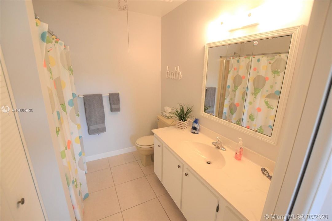 Recently Sold: $129,000 (2 beds, 2 baths, 999 Square Feet)