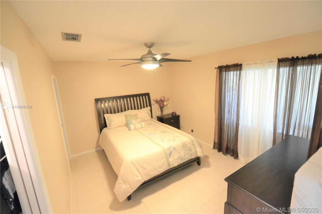 Recently Sold: $129,000 (2 beds, 2 baths, 999 Square Feet)