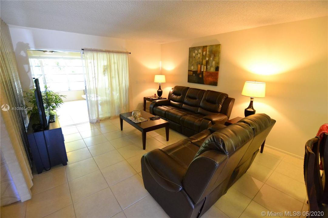 Recently Sold: $129,000 (2 beds, 2 baths, 999 Square Feet)