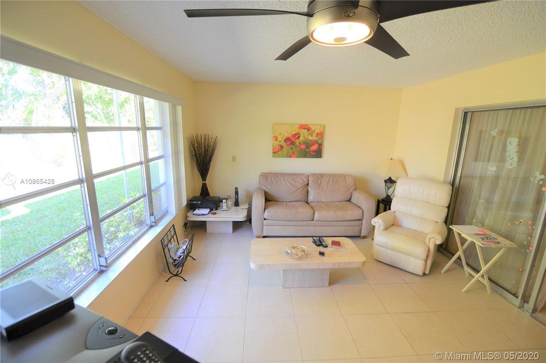 Recently Sold: $129,000 (2 beds, 2 baths, 999 Square Feet)