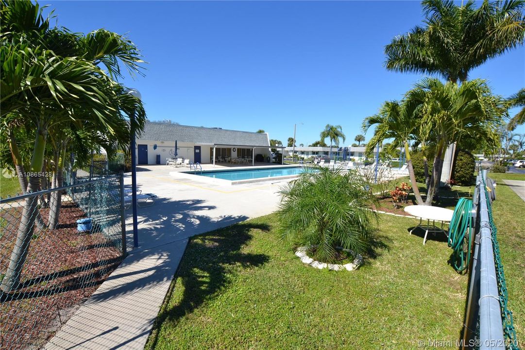 Recently Sold: $129,000 (2 beds, 2 baths, 999 Square Feet)