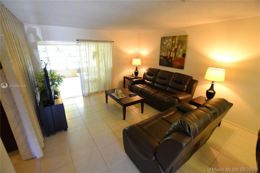 Recently Sold: $129,000 (2 beds, 2 baths, 999 Square Feet)