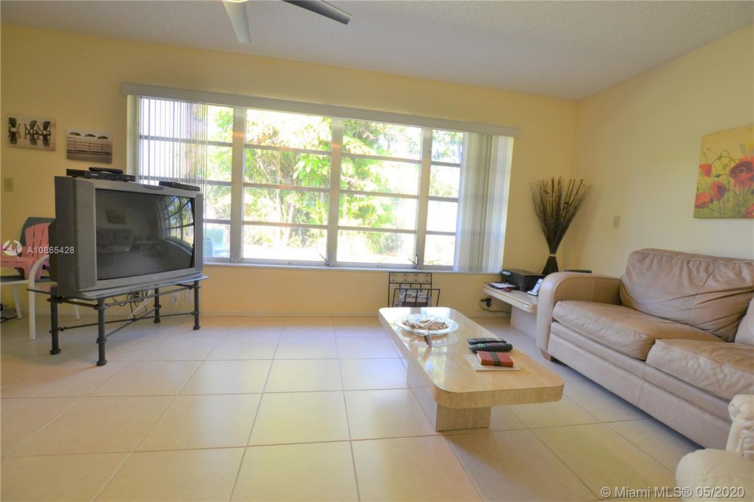 Recently Sold: $129,000 (2 beds, 2 baths, 999 Square Feet)