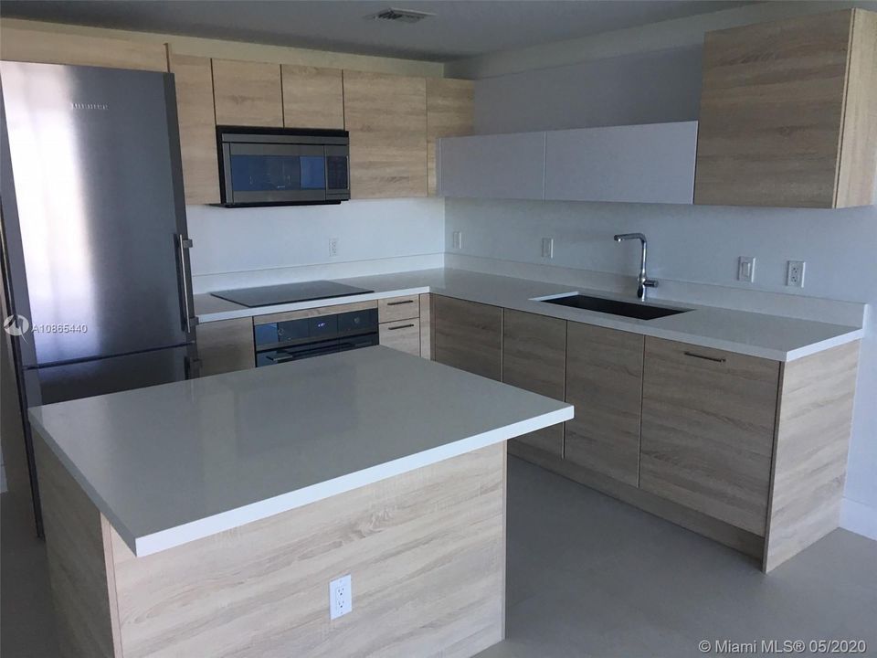 Recientemente alquilado: $2,300 (1 camas, 2 baños, 937 Pies cuadrados)