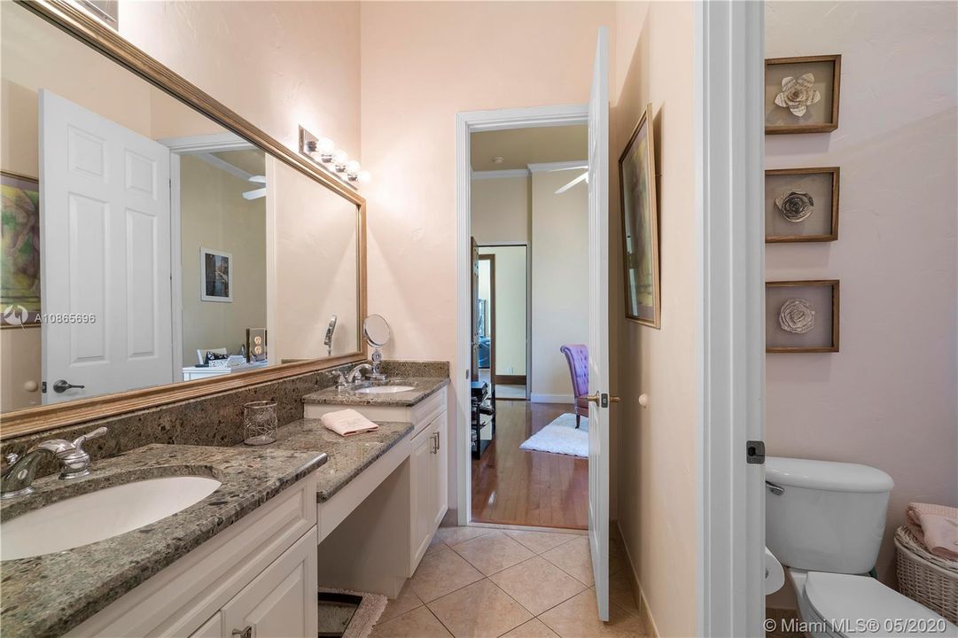 JACK&JILL BATHROOM