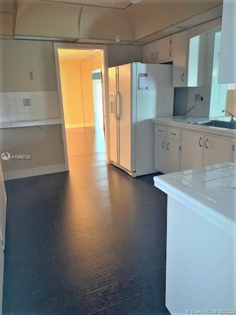 Recently Rented: $2,550 (3 beds, 2 baths, 2577 Square Feet)