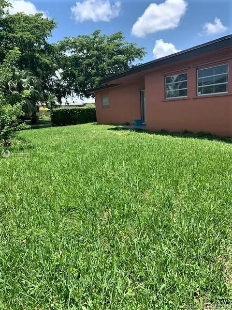 Recently Rented: $2,550 (3 beds, 2 baths, 2577 Square Feet)
