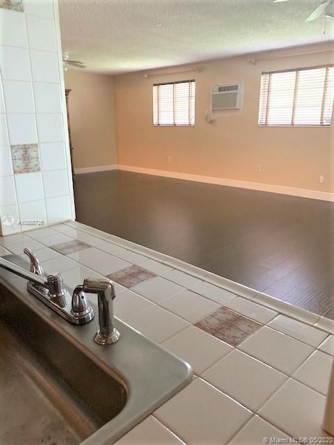 Recently Rented: $2,550 (3 beds, 2 baths, 2577 Square Feet)