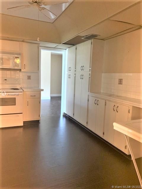Recently Rented: $2,550 (3 beds, 2 baths, 2577 Square Feet)