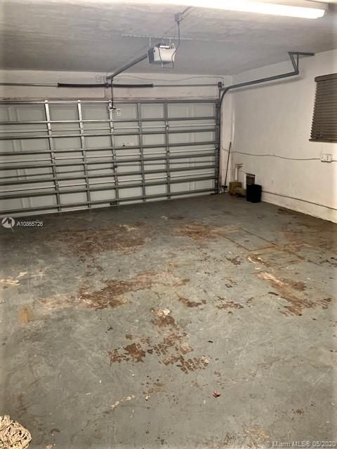 Recently Rented: $2,550 (3 beds, 2 baths, 2577 Square Feet)
