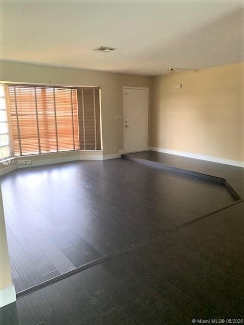 Recently Rented: $2,550 (3 beds, 2 baths, 2577 Square Feet)