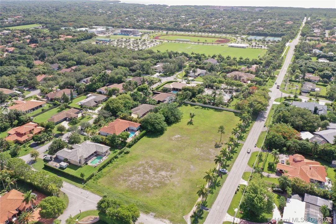 最近售出: $350,000 (0.65 acres)