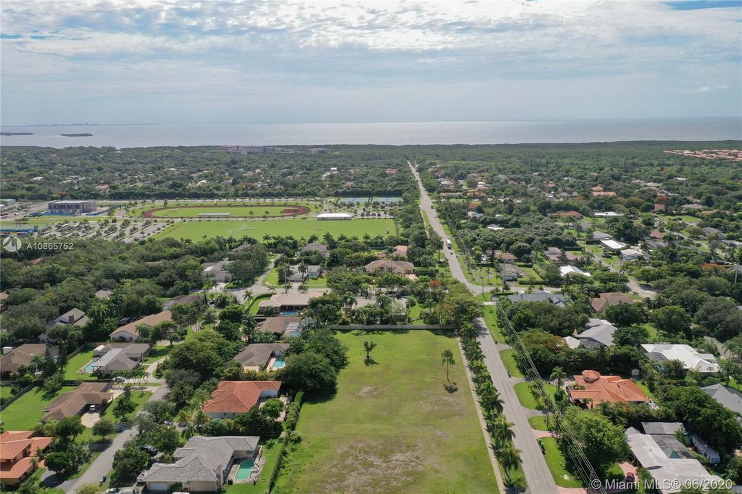 最近售出: $350,000 (0.65 acres)