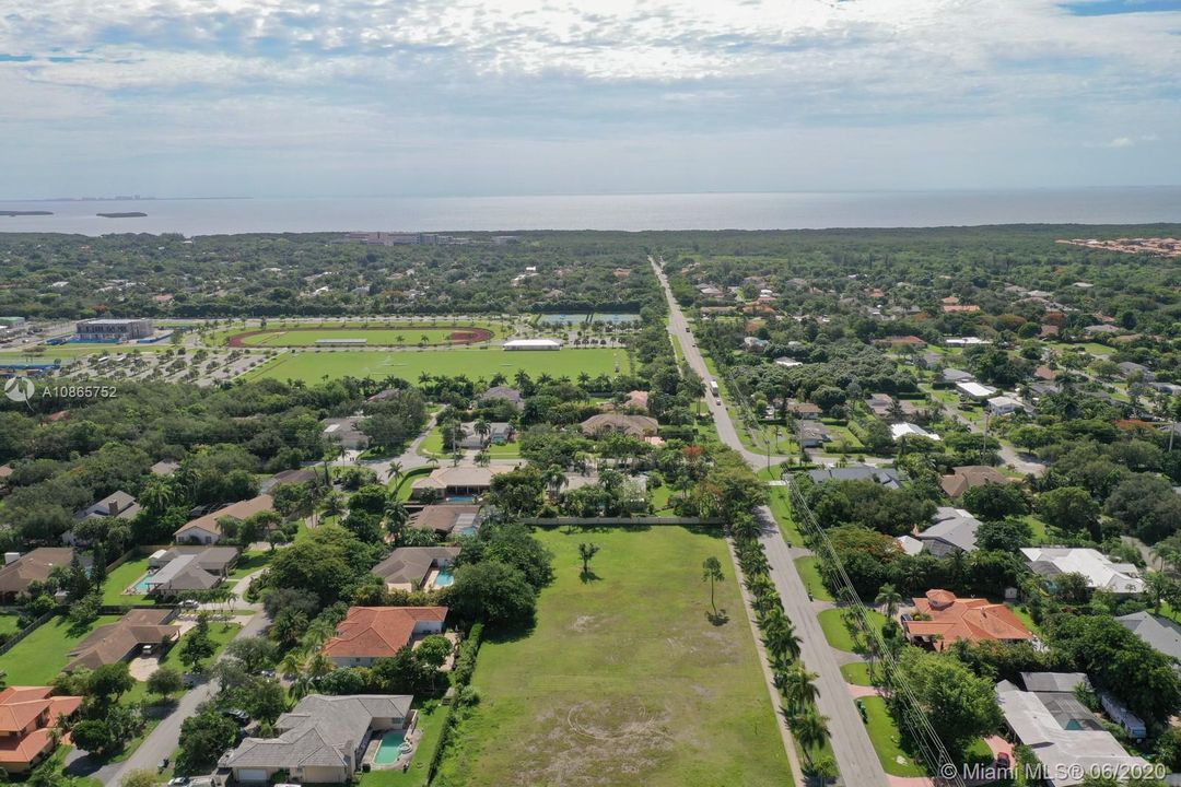 最近售出: $350,000 (0.65 acres)