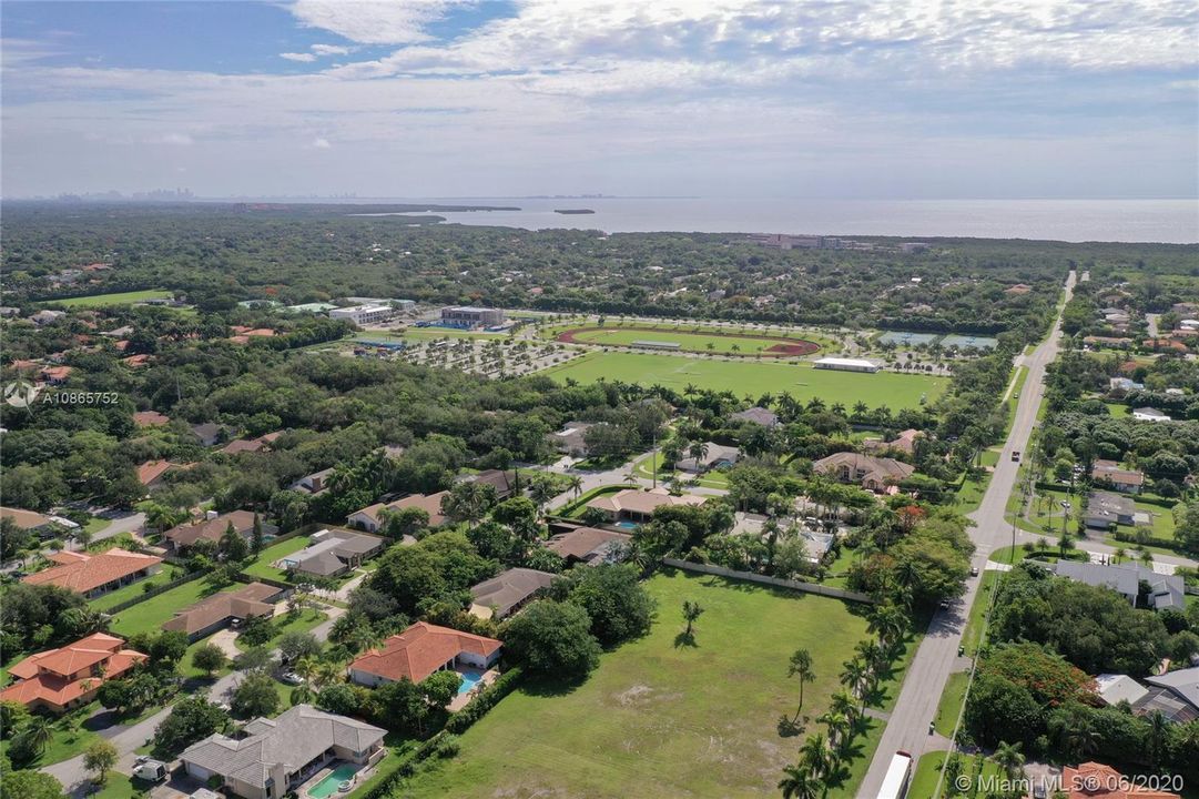 最近售出: $350,000 (0.65 acres)