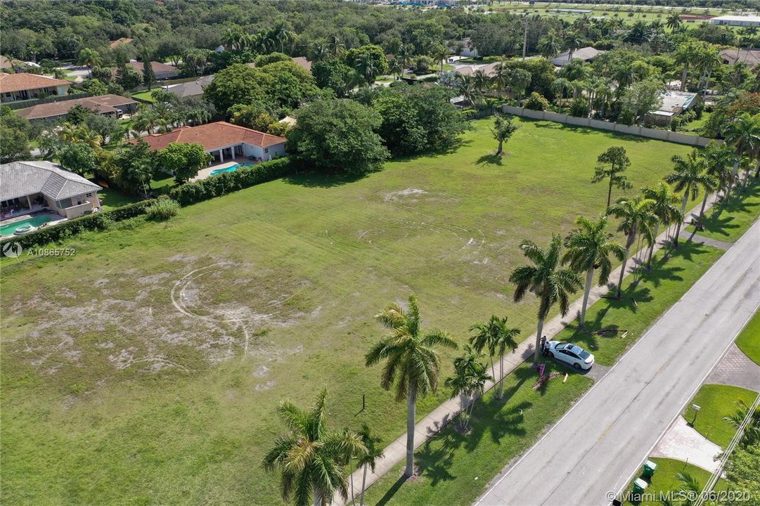 最近售出: $350,000 (0.65 acres)