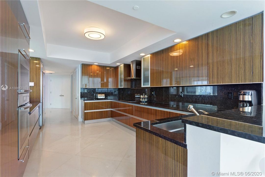Recently Rented: $9,600 (3 beds, 3 baths, 3062 Square Feet)
