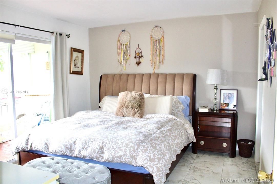 Recientemente alquilado: $1,200 (2 camas, 1 baños, 954 Pies cuadrados)