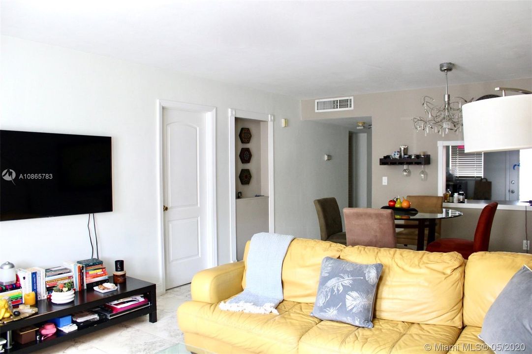 Recientemente alquilado: $1,200 (2 camas, 1 baños, 954 Pies cuadrados)