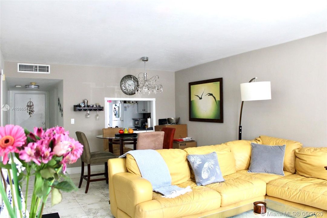 Recientemente alquilado: $1,200 (2 camas, 1 baños, 954 Pies cuadrados)