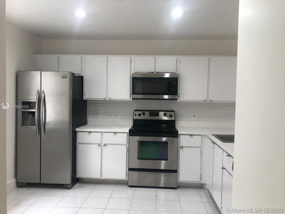 Vendido Recientemente: $164,900 (2 camas, 2 baños, 1165 Pies cuadrados)