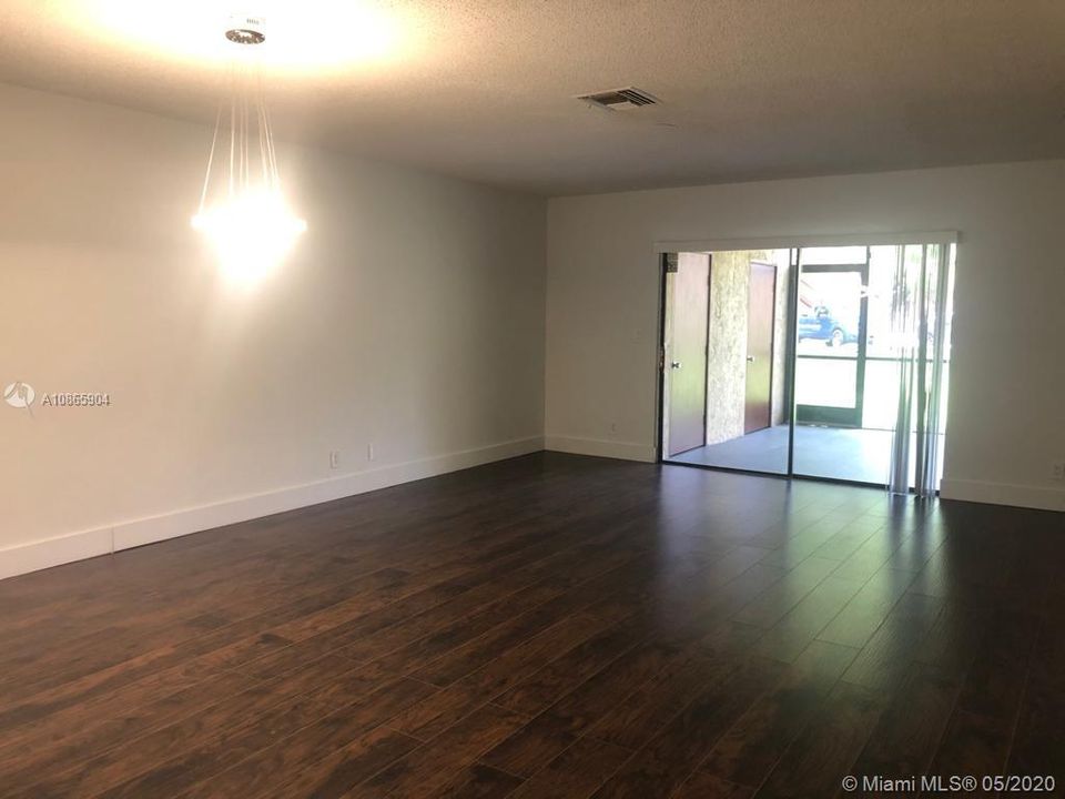 Recently Sold: $164,900 (2 beds, 2 baths, 1165 Square Feet)