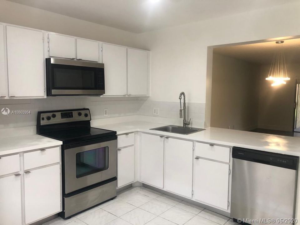 Recently Sold: $164,900 (2 beds, 2 baths, 1165 Square Feet)