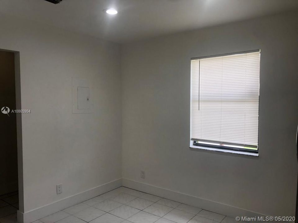 Vendido Recientemente: $164,900 (2 camas, 2 baños, 1165 Pies cuadrados)