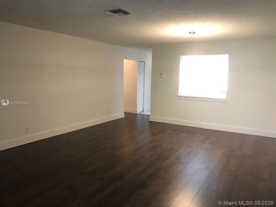 Recently Sold: $164,900 (2 beds, 2 baths, 1165 Square Feet)