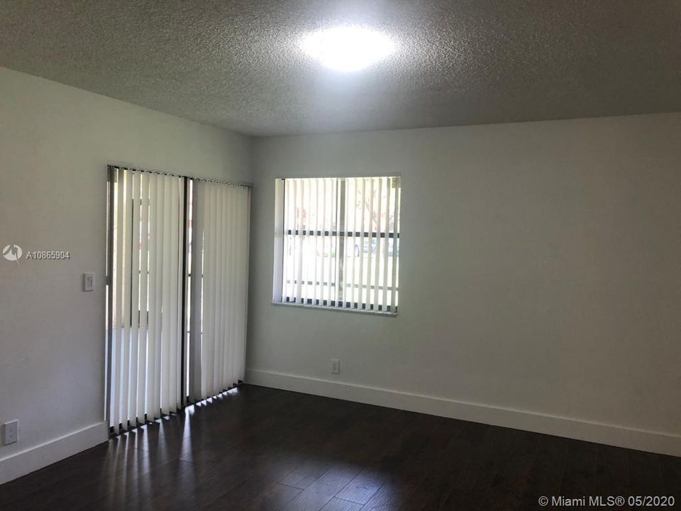 Recently Sold: $164,900 (2 beds, 2 baths, 1165 Square Feet)