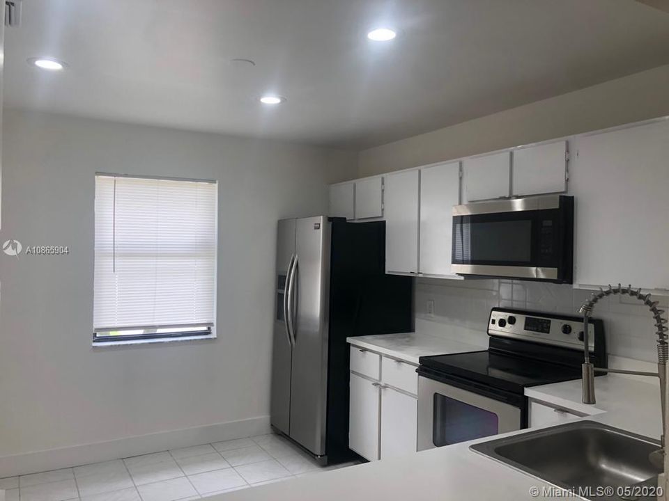 Recently Sold: $164,900 (2 beds, 2 baths, 1165 Square Feet)