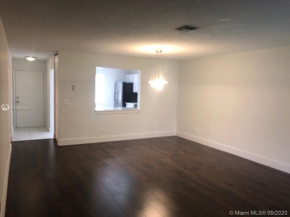 Recently Sold: $164,900 (2 beds, 2 baths, 1165 Square Feet)