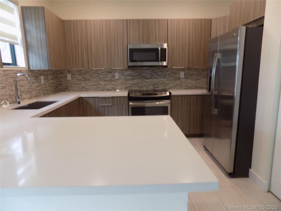 Recently Rented: $2,400 (3 beds, 2 baths, 1680 Square Feet)