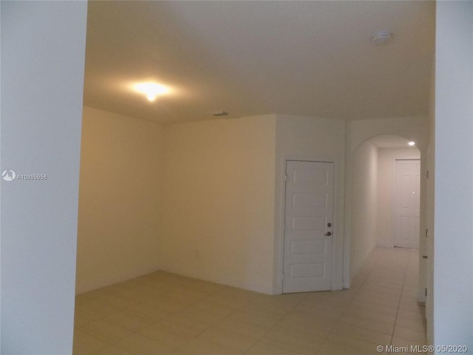 Recently Rented: $2,400 (3 beds, 2 baths, 1680 Square Feet)
